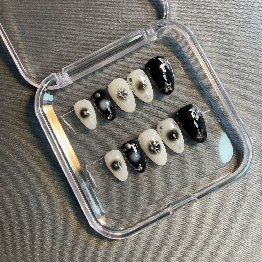 Press on nails